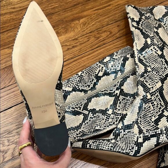 Snakeskin Pattern Knee-High Boots - Picture 2 of 2